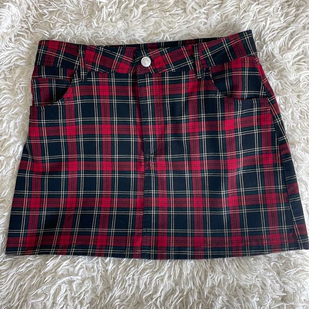 Red & black plaid skirt